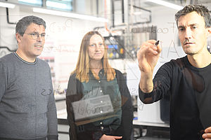 Die Empa-Forschenden Simon Annaheim, Cynthia Sob und Thijs Defraeye arbeiten an digitalen Methoden zur Prävention von Diabetes Typ 2.