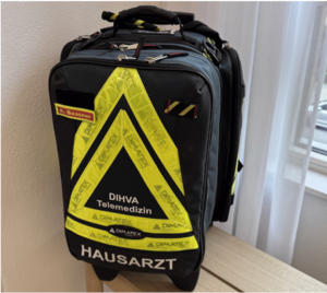 Rucksack mit Aufschrift "DHIVA Telemedizin - Hausarzt"