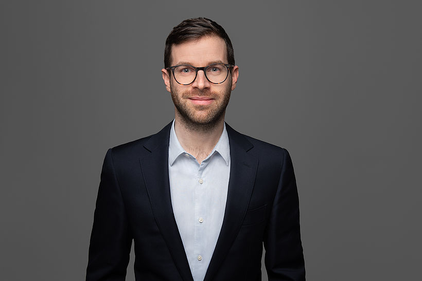 Prof. Dr. Marc Augustin ist Facharzt für Psychiatrie und Psy­chotherapie, war lange Jahre in der Klinik für Psychiatrie am Universitätsklinikum der RWTH Aachen, und ist seit 2019 Professor für Soziale Medizin an der Evangelischen Hochschule Bochum (EvH).