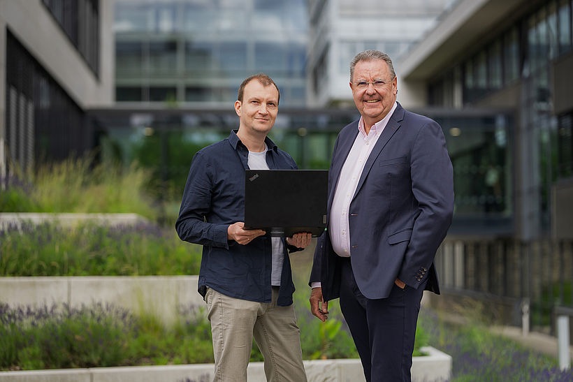 Prof. Matthias Hemmje (rechts) und Dr. Thomas Krause